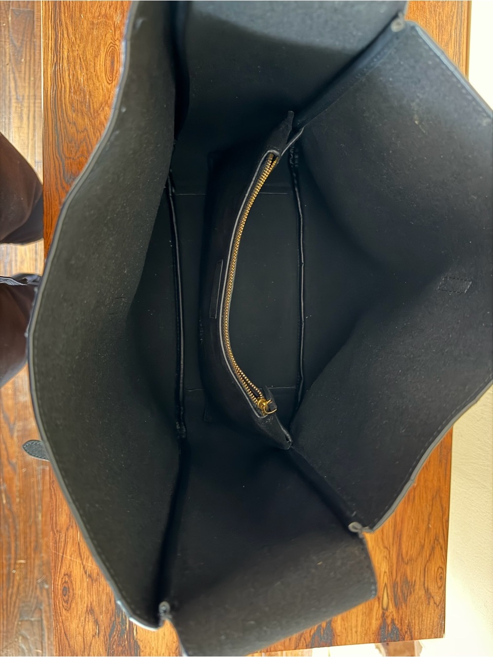 Black Hobo Shoulder Bag - Slouchy Minimalist Style (Needs Repair) - Picture 15 of 16